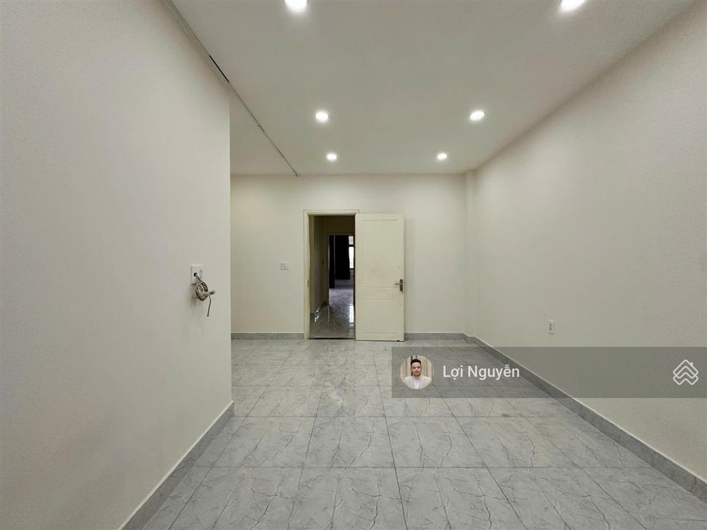 Nhà nguyên căn 5x22m hầm 4 tầng nhà mới 100%, có 5pn 5wc, full máy lạnh, có hầm xe. giá chỉ 30tr/th