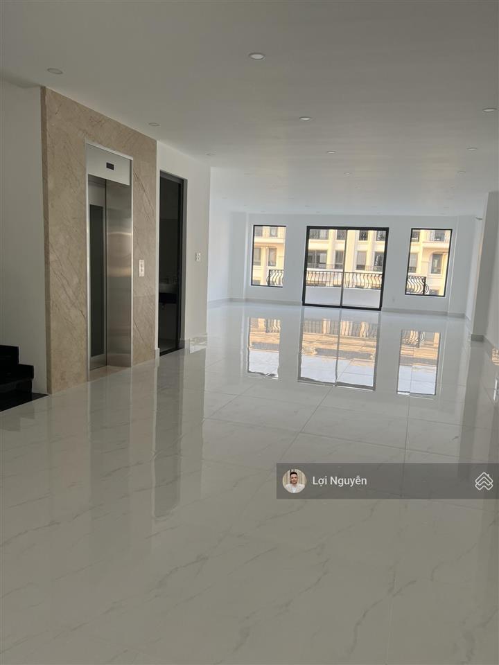 Bán nhà mặt tiền đường đinh thị thi kđt vạn phúc  dt 7x21m, có hđ thuê 60tr/th, sổ hồng riêng.