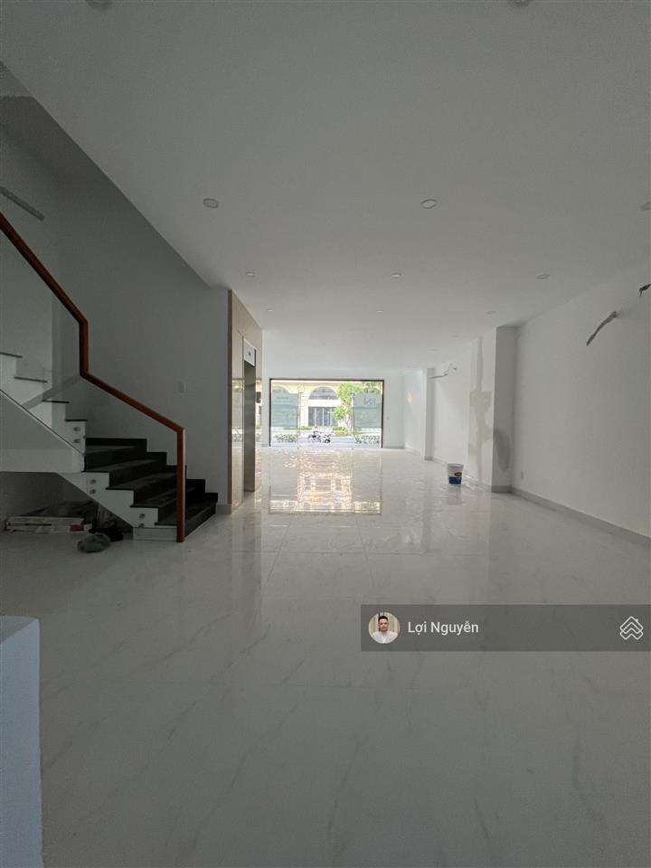 Bán nhà mặt tiền đường đinh thị thi kđt vạn phúc  dt 7x21m, có hđ thuê 60tr/th, sổ hồng riêng.