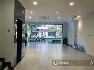 Cho thuê tầng trệt (7x20m)  mặt tiền nguyễn thị nhung kđt vạn phúc, vị trí trung tâm, sầm uất.