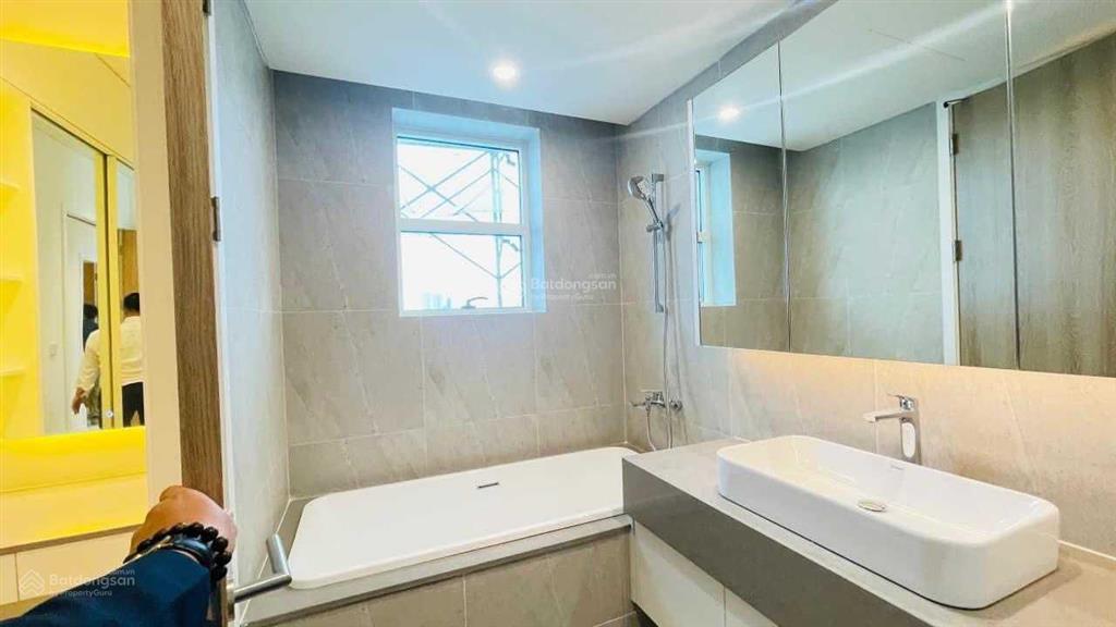 Bán căn 4pn  zeit river  dt 201m2. view sông sg vĩnh viễn.  0938 960 *** hằng