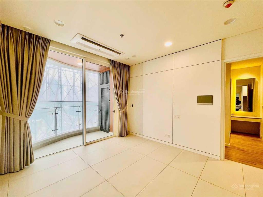 Bán căn 4pn  zeit river  dt 201m2. view sông sg vĩnh viễn.  0938 960 *** hằng
