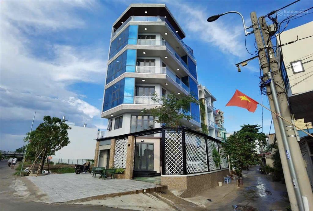 Mặt tiền bờ kênh đường quang trung, kênh tham lương, dt 206m2 giá 28 tỷ tl căn góc