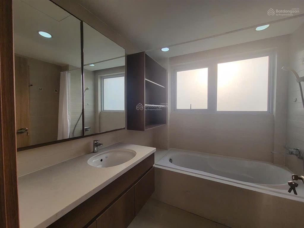 Cần bán căn dt 180m2 ở riverside residence rẻ nhất thị trường.  0919 331 ***