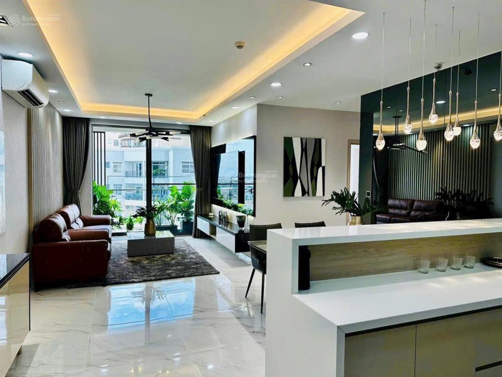 Bán nhanh căn 2pn midtown view sông lầu cao có ô xe.  0919 331 *** em an