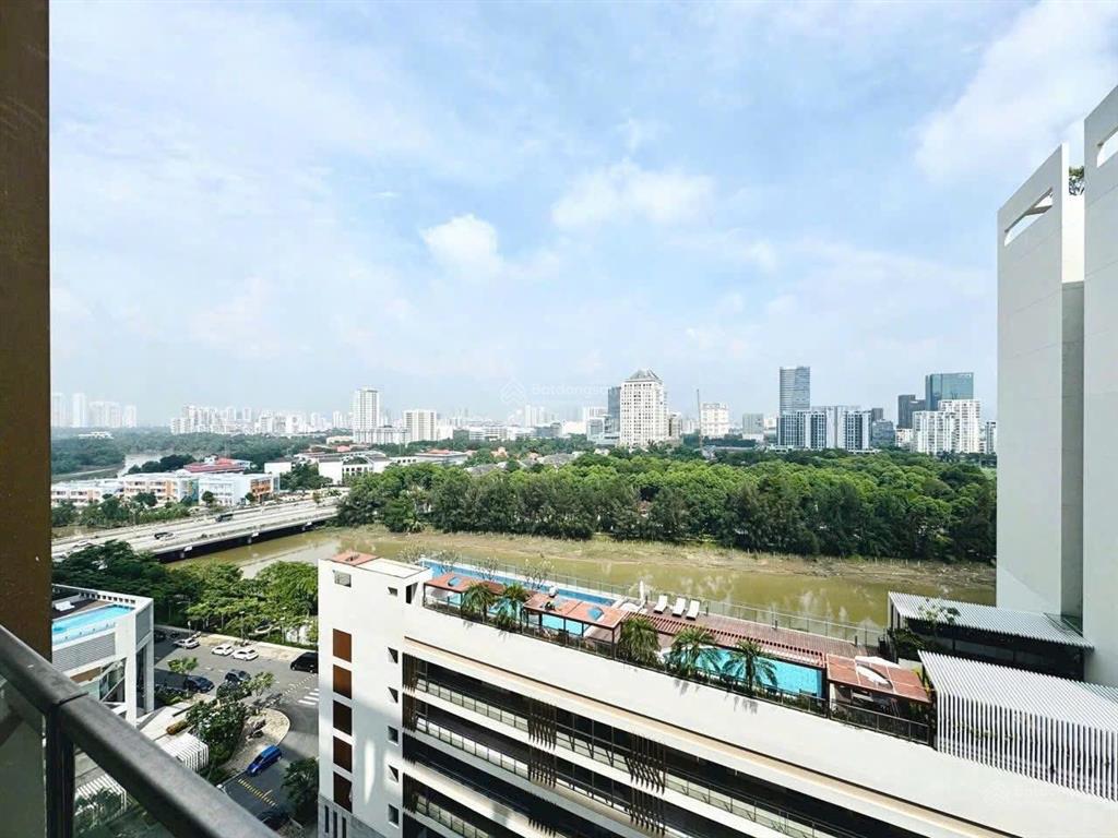 Bán nhanh căn 2pn midtown view sông lầu cao có ô xe.  0919 331 *** em an