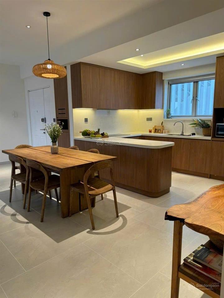 Cần cho thuê nhà đẹp khu kênh đào giá rẻ. nhà mới.  0919 331 ***