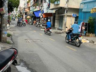 Nhà mặt tiền ba đình diện tich lớn tiện kinh doanh buôn bán