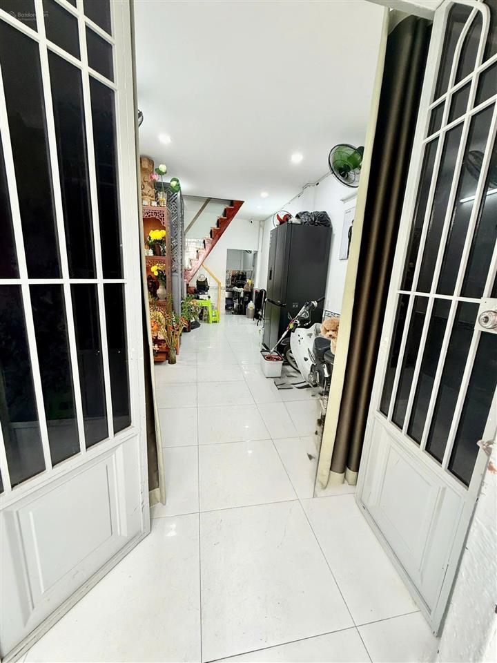 Nhà đẹp giá tốt hẻm ba gác an ninh