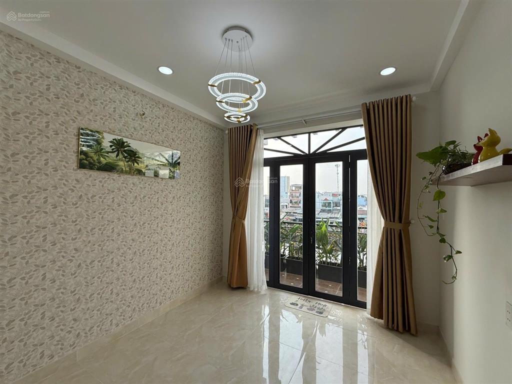 Mặt tiền đường 5 tầng, thiết kế hiện đại