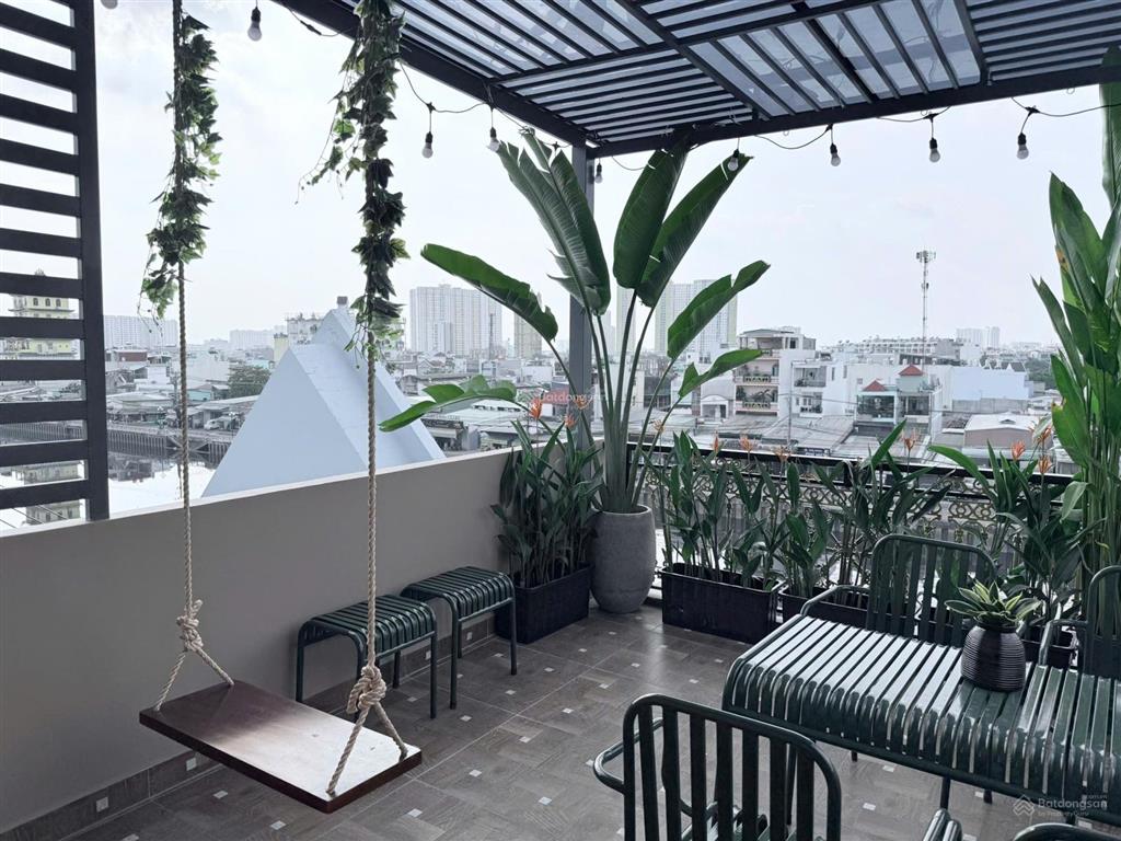 Mặt tiền đường 5 tầng, thiết kế hiện đại