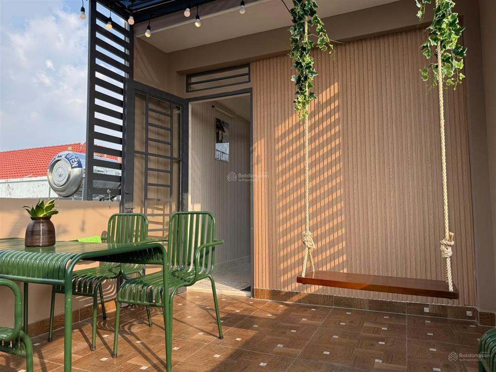 Mặt tiền đường 5 tầng, thiết kế hiện đại