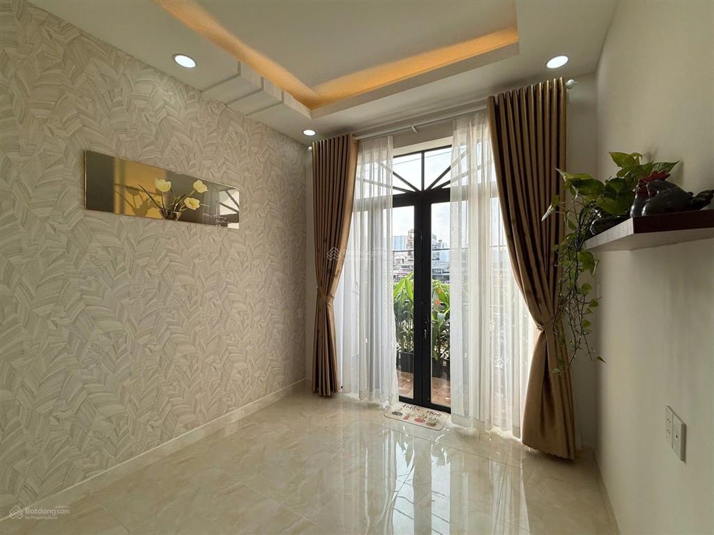 Mặt tiền đường 5 tầng, thiết kế hiện đại