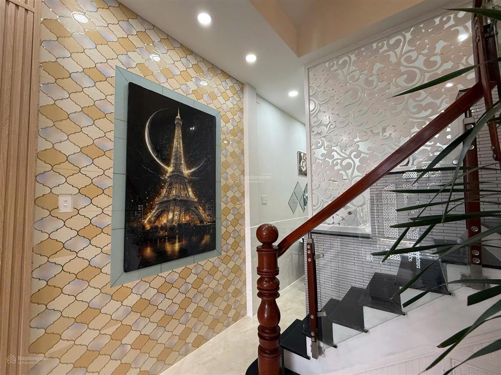 Mặt tiền đường 5 tầng, thiết kế hiện đại