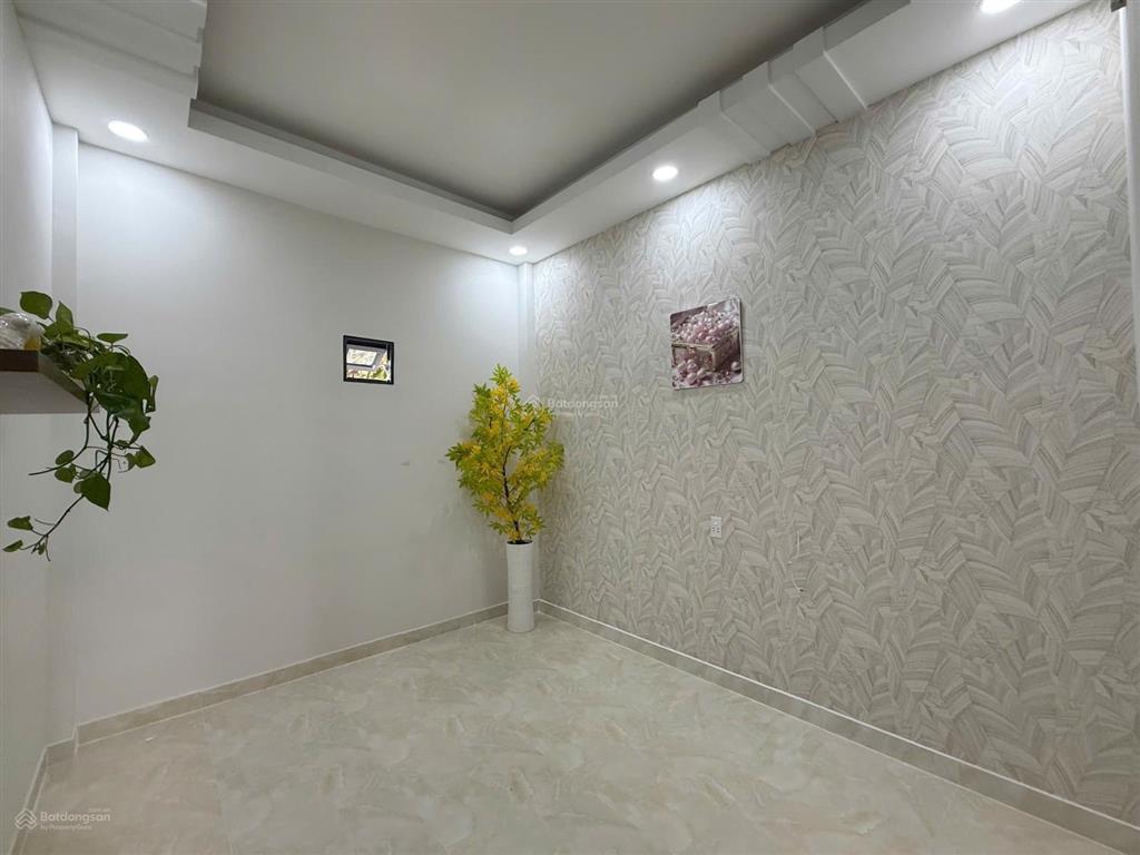 Mặt tiền đường 5 tầng, thiết kế hiện đại