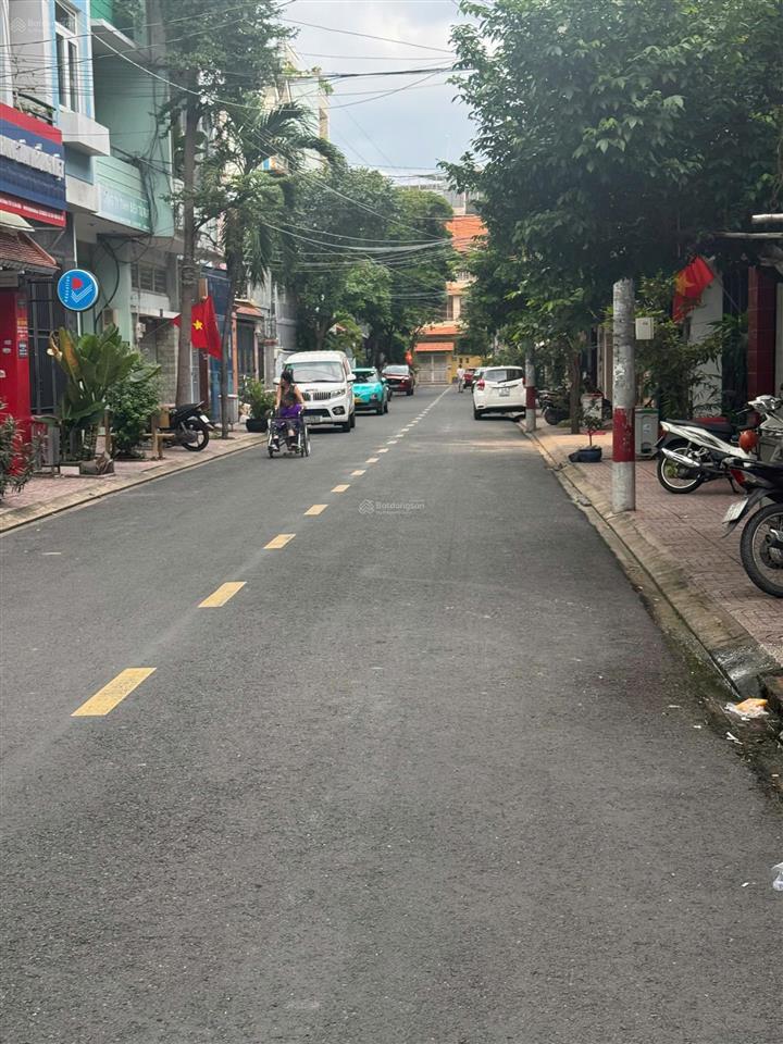 Cần bán căn nhà mặt tiền đường khu cư xá đô thành, quận 3 dt 6x13.5 kết cấu 5 tầng nhà còn mới
