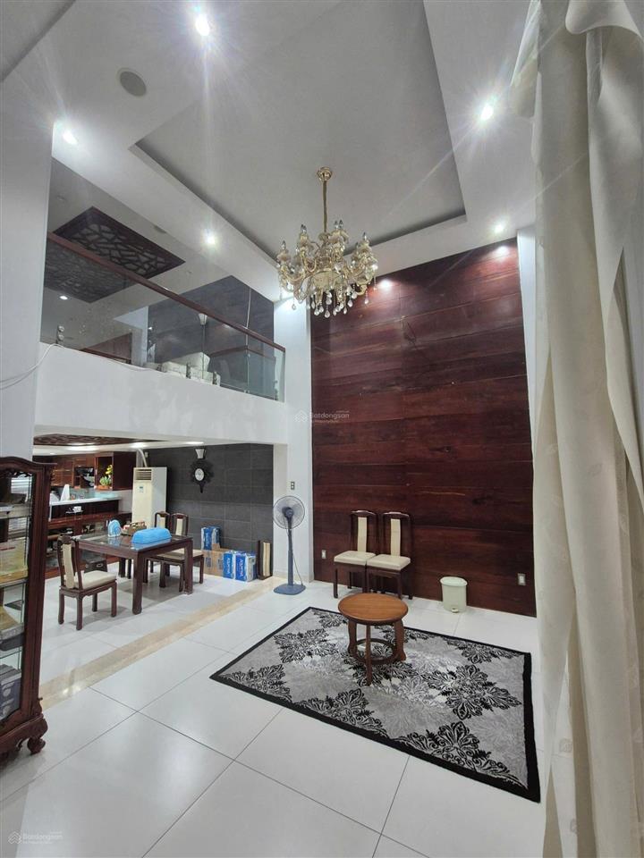 Cần bán căn nhà mặt tiền đường khu cư xá đô thành, quận 3 dt 6x13.5 kết cấu 5 tầng nhà còn mới