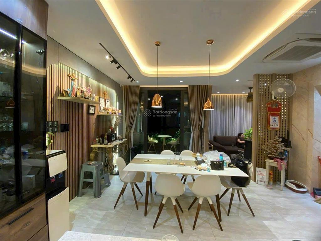 Cần bán căn biệt thự đường nguyễn tri phương, diện tích 11.15x15.35m, nhà 3 tầng mái ngói cực đẹp