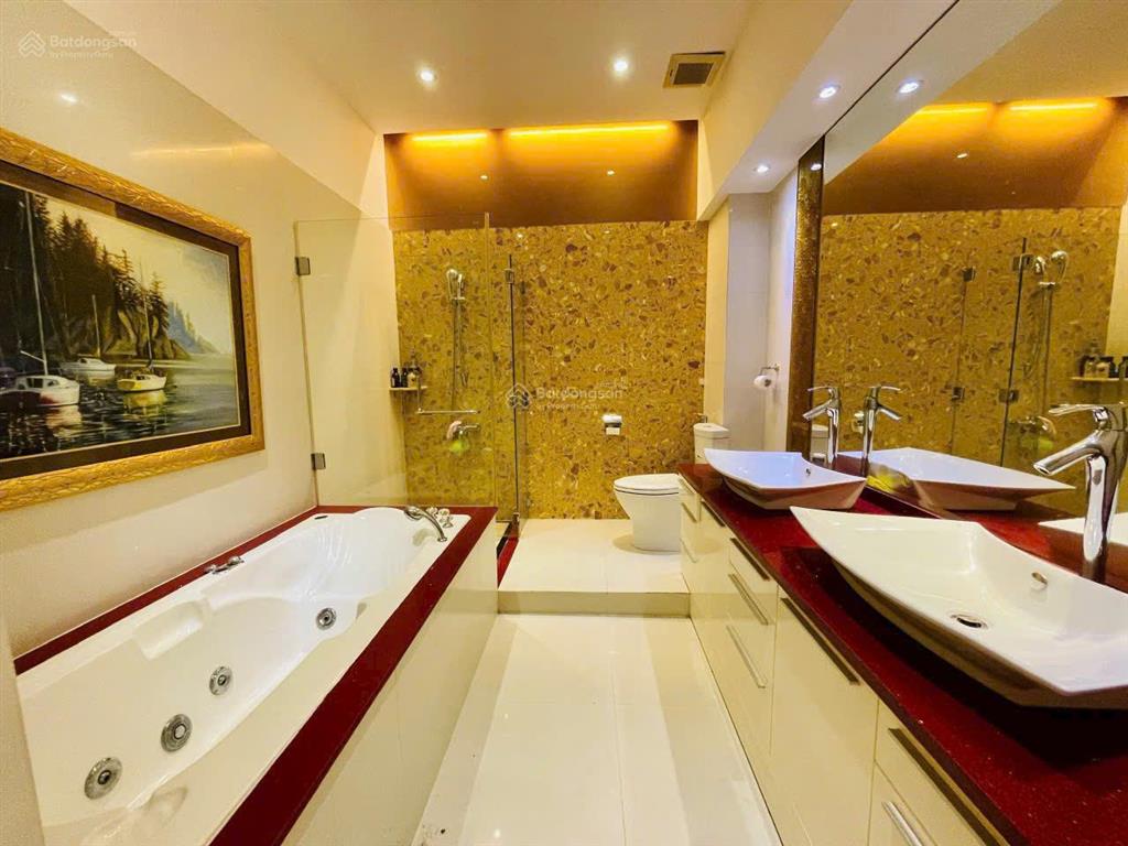 Bán nhà hẻm 8m sư vạn hạnh, p12, q10, dt 8x14m, 3 lầu thiết kế sang trọng có thang máy, 24 tỷ tl