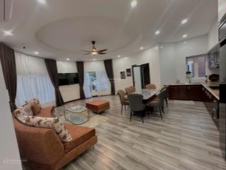 Bán gấp villa biển 3 phòng ngủ, đầy đủ nội thất, có sổ đỏ  8.5 tỷ  0942 204 ***