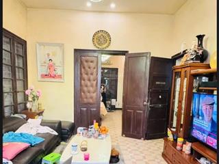 Nhà mặt phố triệu việt vương, 3 tầng, 5 phòng, tổng diện tích 200m2 có sân thượng ban công view phố