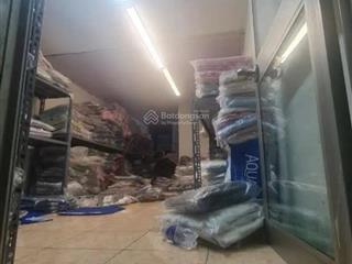 Nhà mặt phố hàng ngang buôn bán kinh doanh sầm uất. diện tích 106 mét, xây 3 tầng lối cổ. giá 38 tỷ