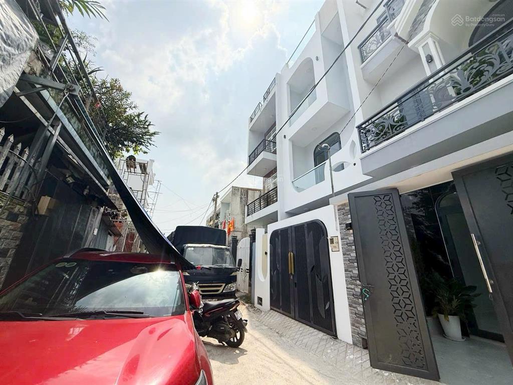 Chủ kẹt tiền bán gấp nhà 1tret 2 lầu tặng toàn bộ nội thất sát bên vinhomes