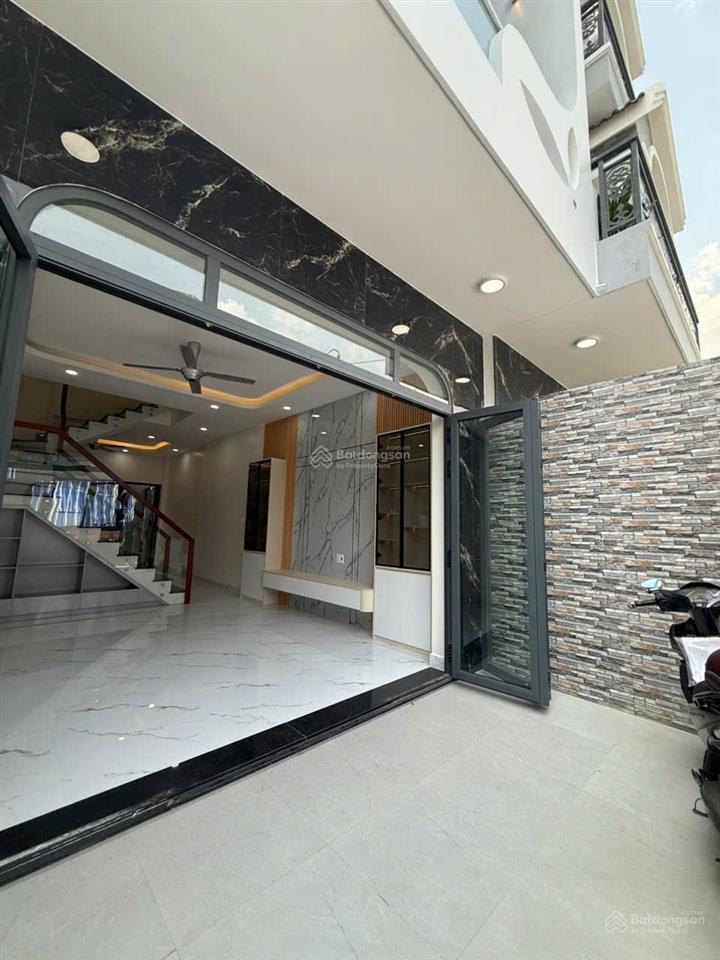 Chủ kẹt tiền bán gấp nhà 1tret 2 lầu tặng toàn bộ nội thất sát bên vinhomes