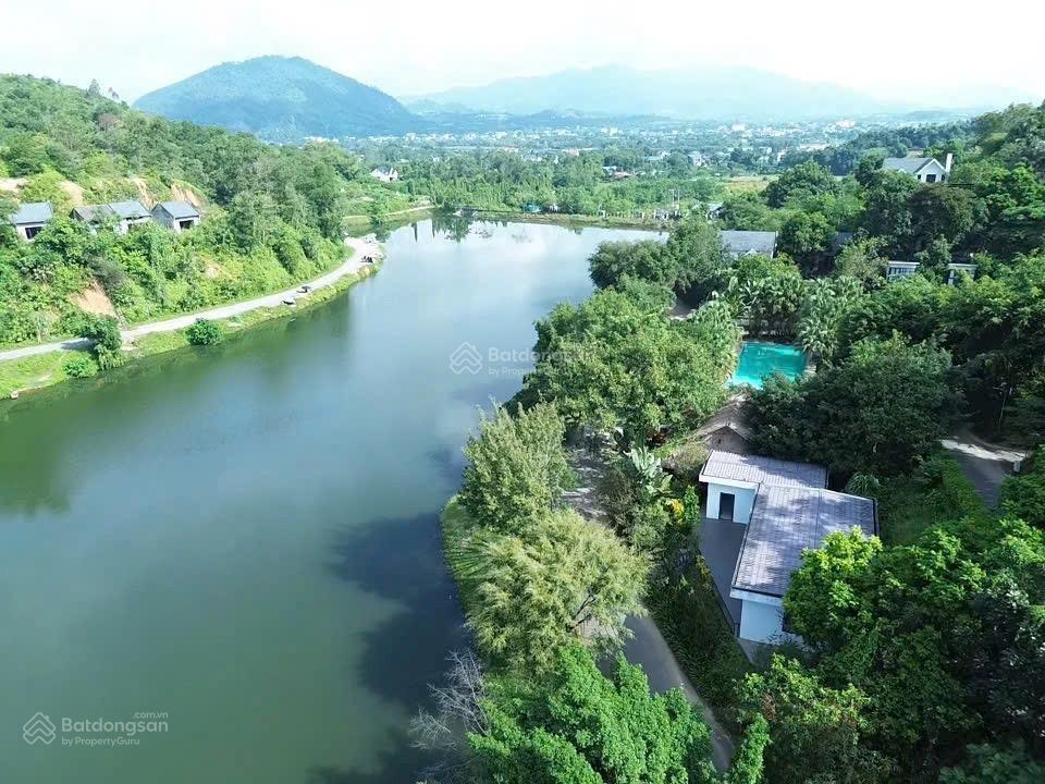 Cần bán mảnh đất view hồ 2 mặt tiền tặng ngay căn nhà nhỏ tại dự án sun village lương sơn hoà bình