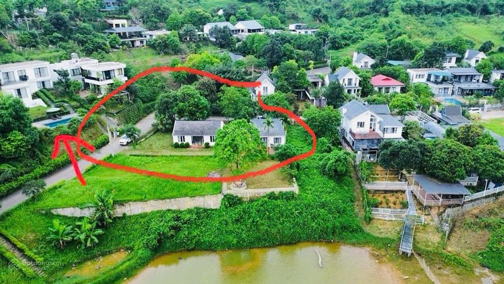 Cần bán mảnh đất view hồ 2 mặt tiền tặng ngay căn nhà nhỏ tại dự án sun village lương sơn hoà bình