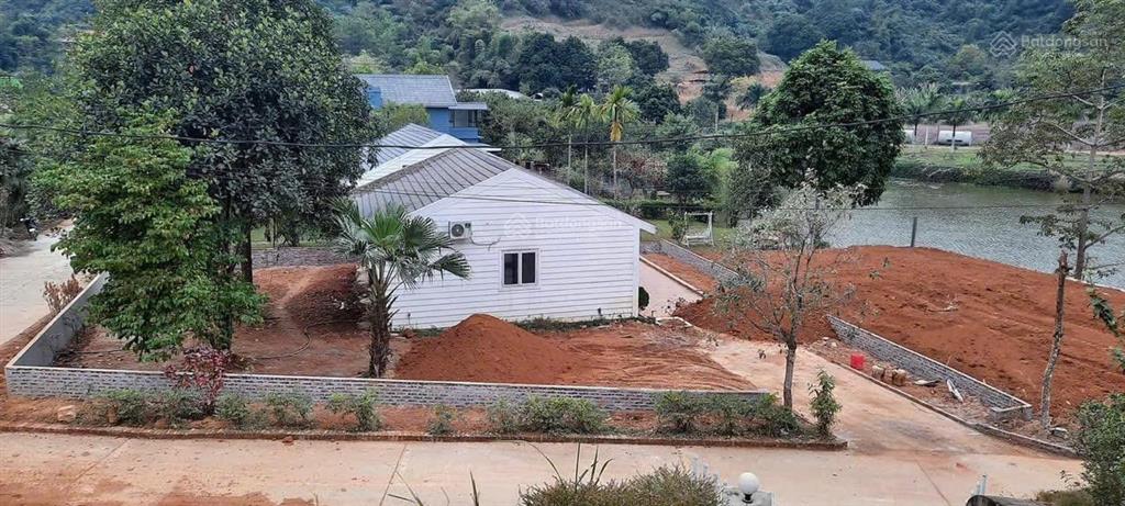 Cần bán mảnh đất view hồ 2 mặt tiền tặng ngay căn nhà nhỏ tại dự án sun village lương sơn hoà bình