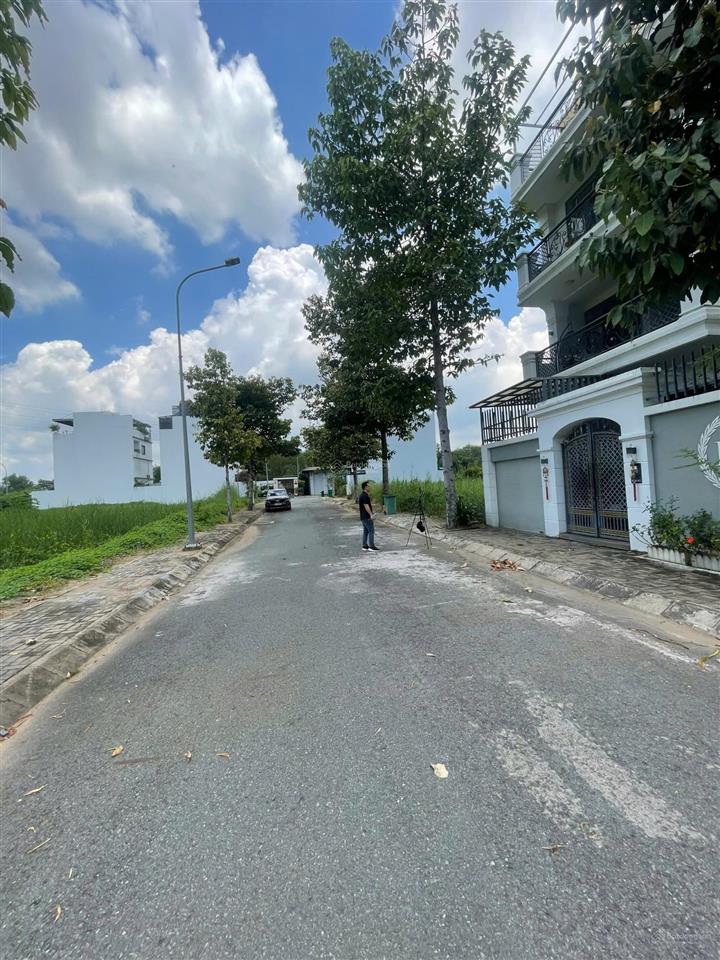Chính chủ cần bán đất nền giá 13.8 tỷ tốt nhất kdc nam phan, phú hữu quận 9