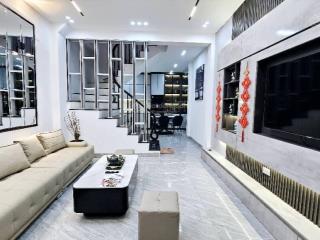Nhà đẹp phố đỗ đức dục hàng xóm mariot 40mx5t,mt4m 2 thoáng lộng gió view hồ nội thất long lanh