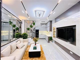 Nhà 35m2 phố trần thái tông cầu giấy  cạnh công viên  ngõ nông ô tô gần