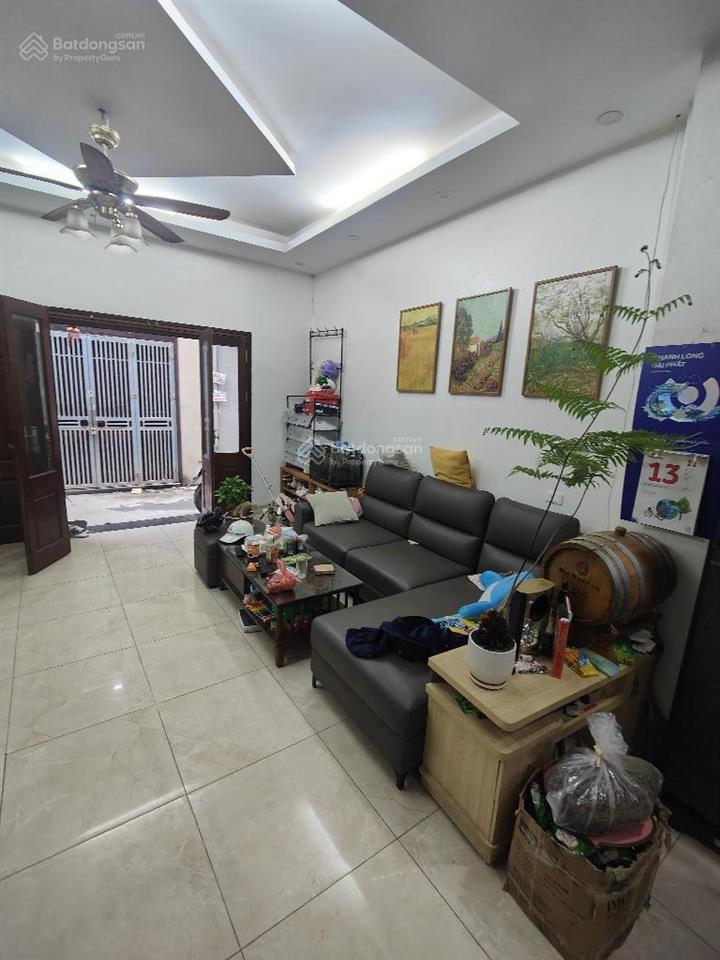 Bán nhà cạnh bệnh viện hồng ngọc, ngõ nông sát phố gần ô tô kinh doanh, 1 bước ra sân bóng.