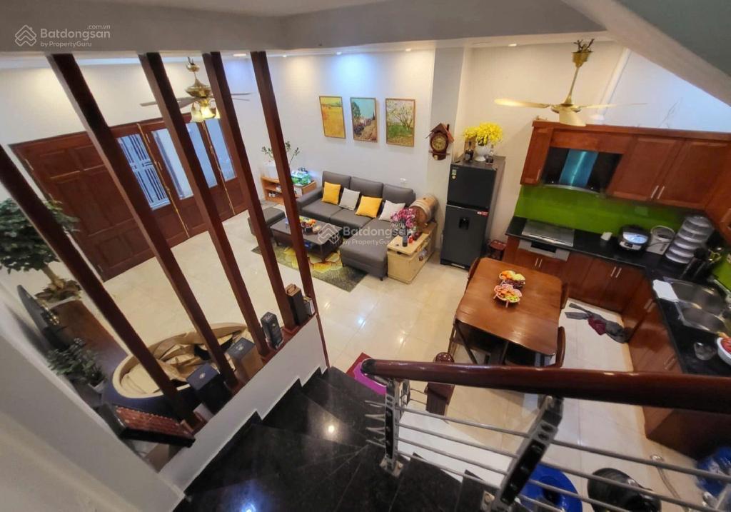 Bán nhà cạnh bệnh viện hồng ngọc, ngõ nông sát phố gần ô tô kinh doanh, 1 bước ra sân bóng.