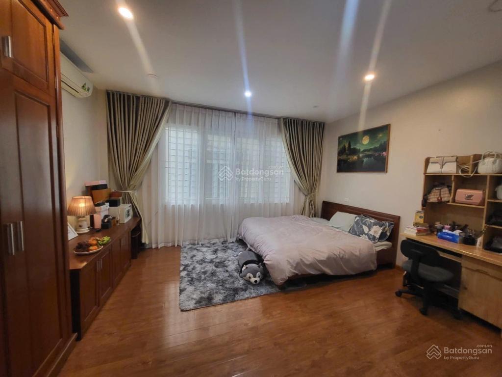 Bán nhà cạnh bệnh viện hồng ngọc, ngõ nông sát phố gần ô tô kinh doanh, 1 bước ra sân bóng.