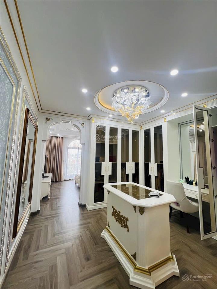 Bán nhà mới 7 tầng thang máy tại mặt phố ngô gia tự, long biên. dt100m2. vỉa hè 8m. kinh doanh đỉnh