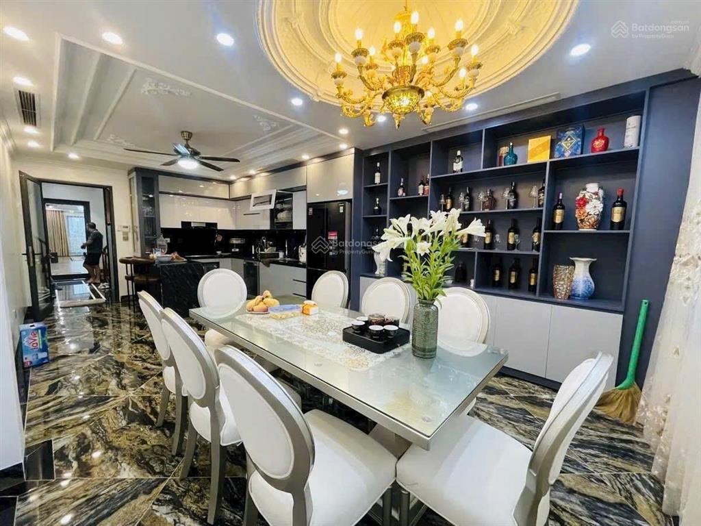 Bán nhà mới 7 tầng thang máy tại mặt phố ngô gia tự, long biên. dt100m2. vỉa hè 8m. kinh doanh đỉnh