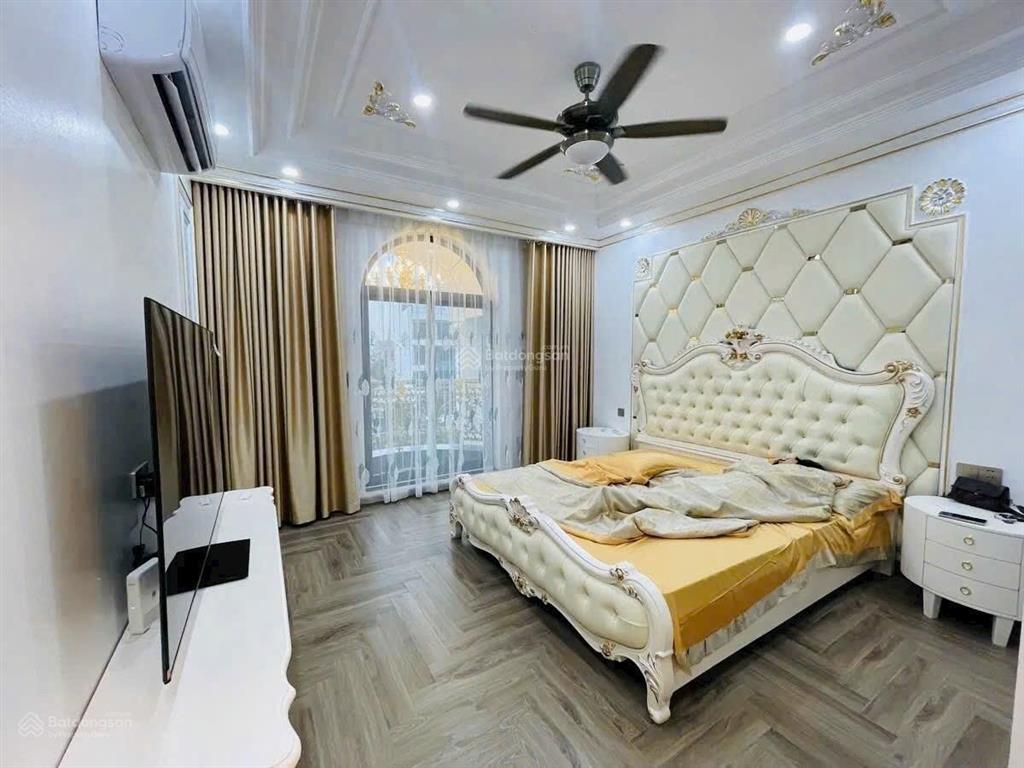 Bán nhà mới 7 tầng thang máy tại mặt phố ngô gia tự, long biên. dt100m2. vỉa hè 8m. kinh doanh đỉnh