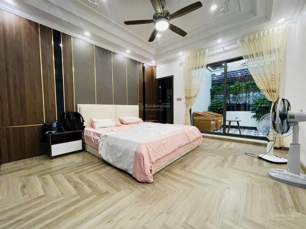 Bán nhà mới 7 tầng thang máy tại mặt phố ngô gia tự, long biên. dt100m2. vỉa hè 8m. kinh doanh đỉnh