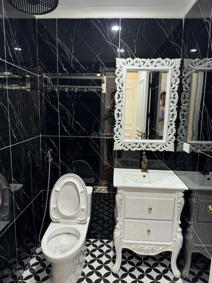 Nhà 7 tầng, thang máy,gara ôtô. phân lô quân đội 918(cạnh sân golf long biên). dt90m2. thoáng 2 mặt