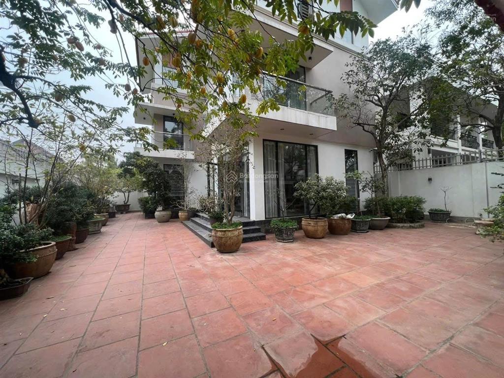 Chính chủ bán gấp căn biệt thự 298 m2 sang trọng sẵn ở tại kđt hà phong  mê linh, sẵn ở ,