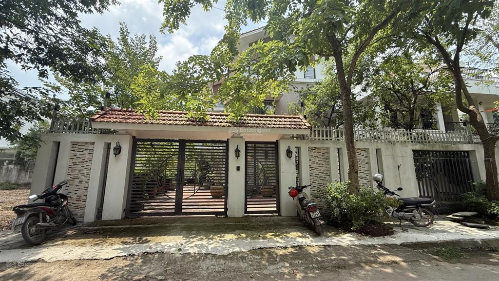 Chính chủ bán gấp căn biệt thự 298 m2 sang trọng sẵn ở tại kđt hà phong  mê linh, sẵn ở ,