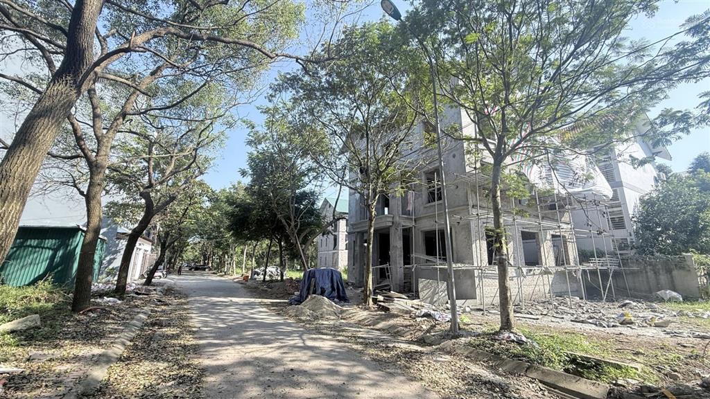 Chính chủ gửi bán căn biệt thự 300 m2 sát trường đại học tài chính ngân hàng, mua đầu tư, cho thuê