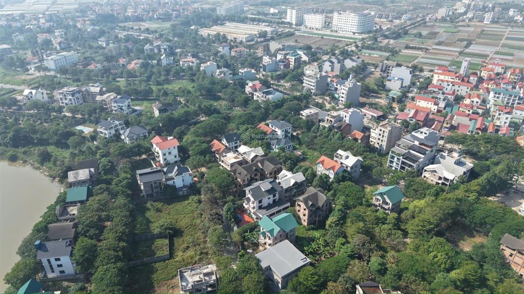 Chính chủ gửi bán căn biệt thự 300 m2 sát trường đại học tài chính ngân hàng, mua đầu tư, cho thuê