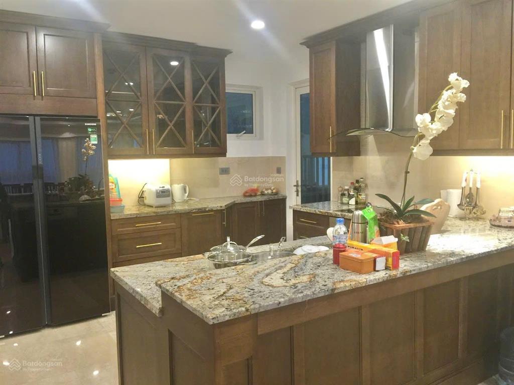 Bán căn hộ 3 ngủ full nội thất sẵn sàng về ở giá thương lượng với chủ nhà