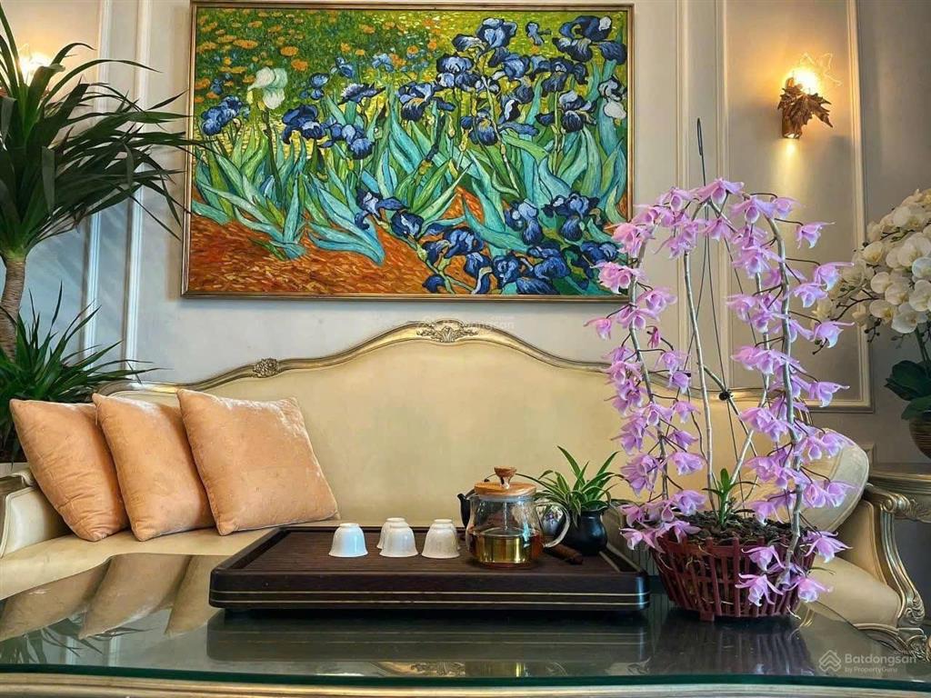 Bán căn hộ 3 ngủ full nội thất sẵn sàng về ở giá thương lượng với chủ nhà