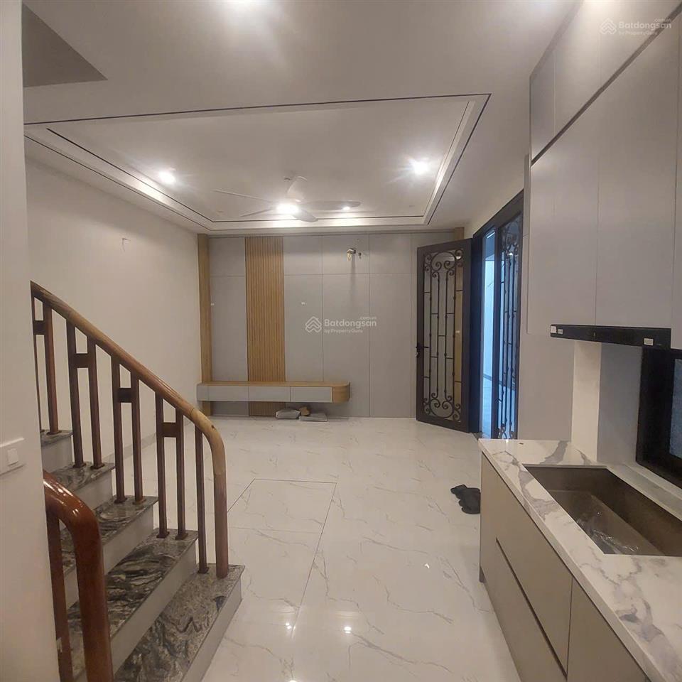 Bán nhà trong ngõ 21 phố thanh am long biên, nhà xây mới 5 tầng dt 30m.