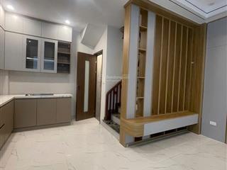 Bán nhà dt 30m, trong ngõ 21 phố thanh am long biên, nhà xây mới 5 tầng.